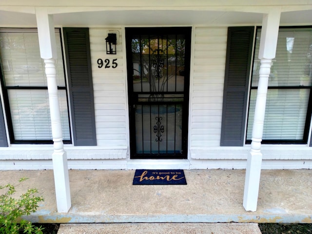 doorway to property featuring covered porch
