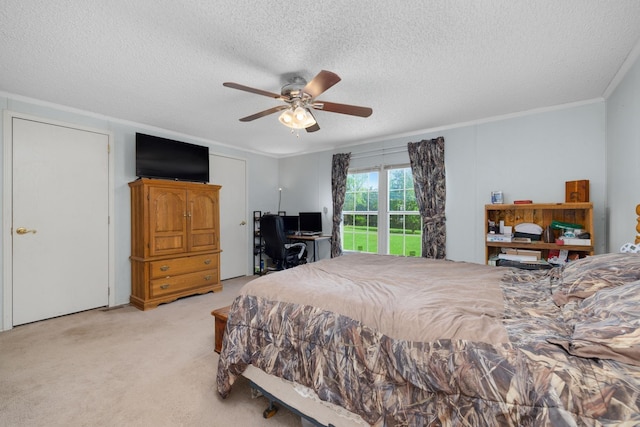 bedroom featuring light colored carpet, a ceiling fan, crown molding, and a textured ceiling