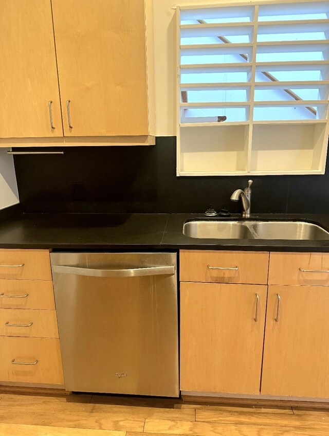 415 S Front St Unit 120, Memphis, TN 38103 - kitchen featuring light wood-style flooring, light brown cabinetry, dark countertops, dishwasher, and a sink