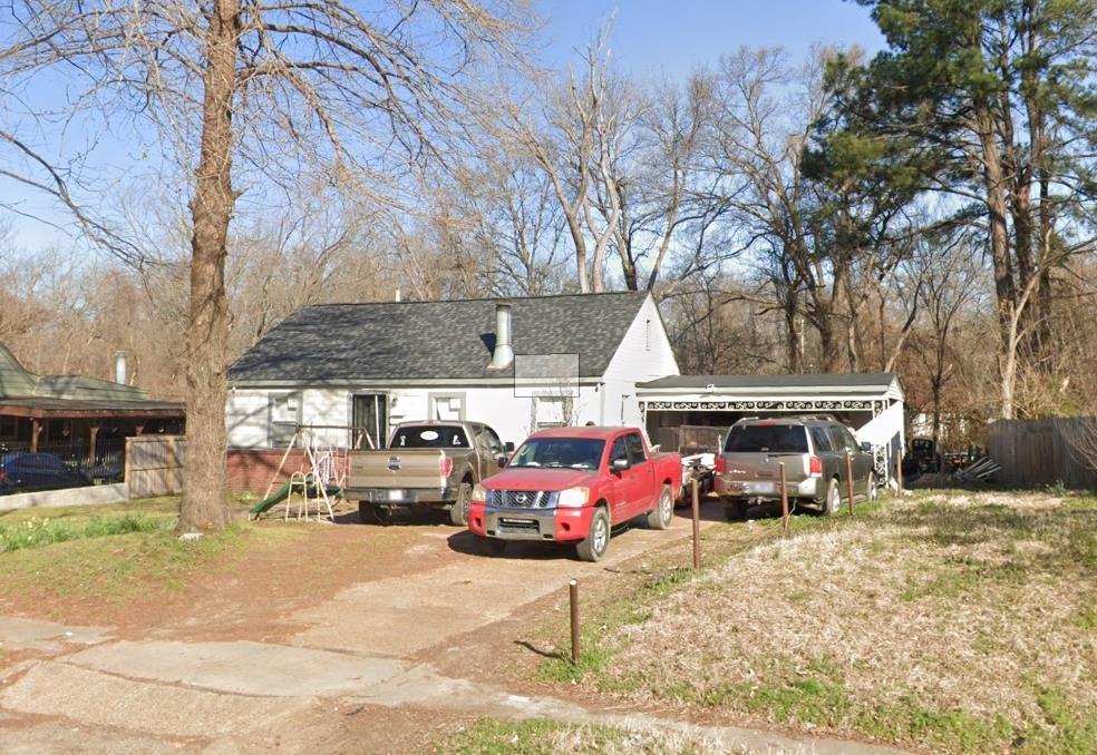 1335 Victor Dr, Memphis, TN 38122 - view of front of property featuring driveway and a shingled roof
