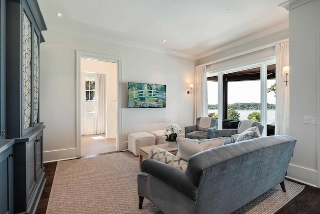 living area with baseboards, recessed lighting, dark wood-style flooring, and crown molding