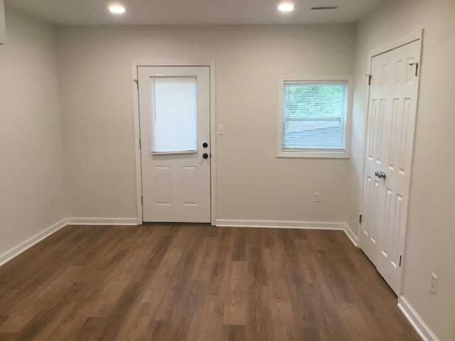 entryway featuring recessed lighting, baseboards, and dark wood-type flooring