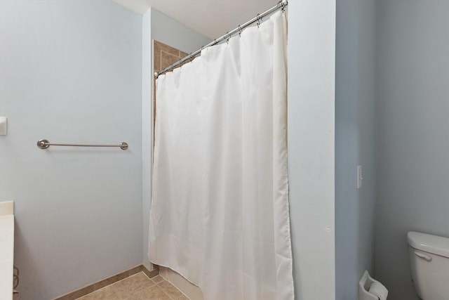 730 Litty Ct Unit 204, Memphis, TN 38103 - full bath featuring toilet, curtained shower, and tile patterned floors