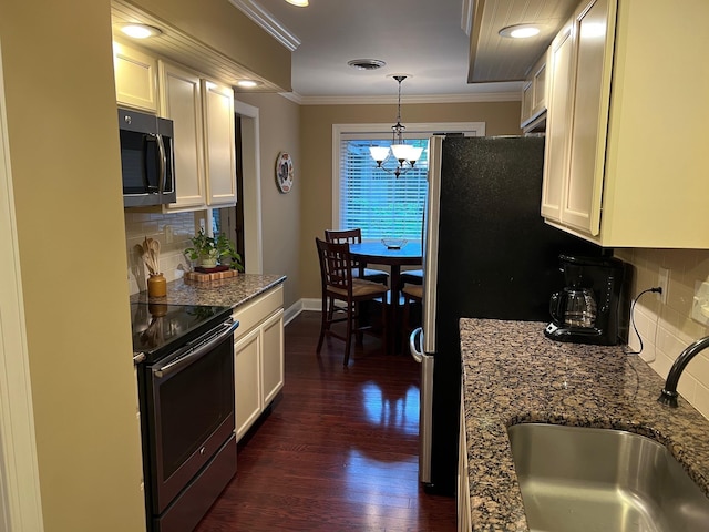 kitchen featuring electric range, a sink, decorative backsplash, dark wood-type flooring, and ornamental molding