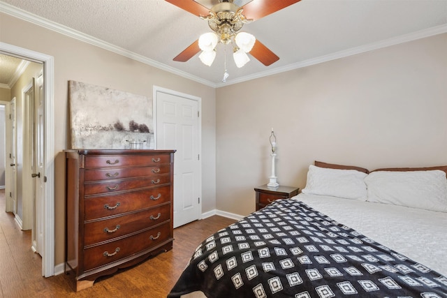 bedroom with dark wood-style floors, baseboards, ceiling fan, and crown molding