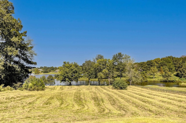 view of yard featuring a water view