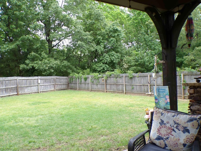 view of yard featuring a fenced backyard