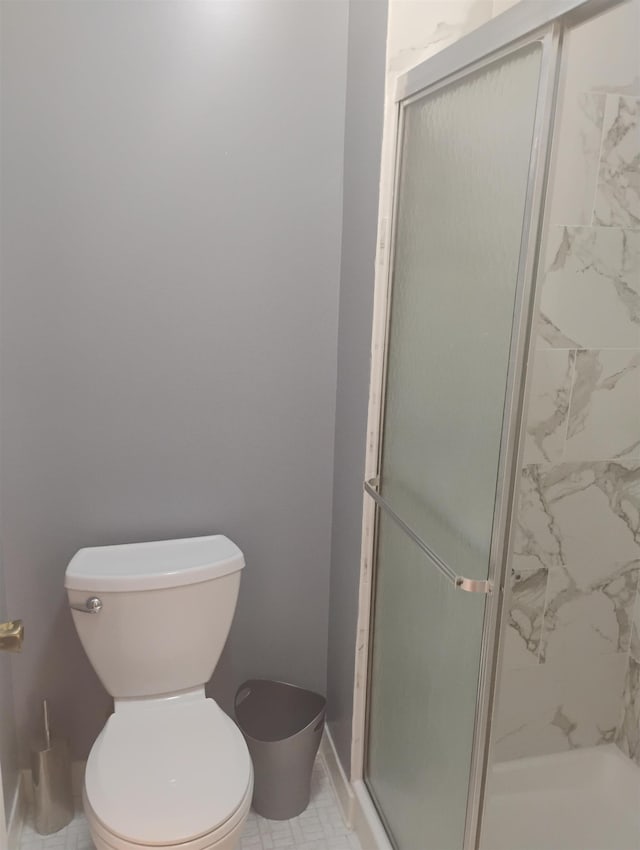 855 Creekside St Unit 303, Memphis, TN 38117 - bathroom featuring baseboards, toilet, and a shower stall
