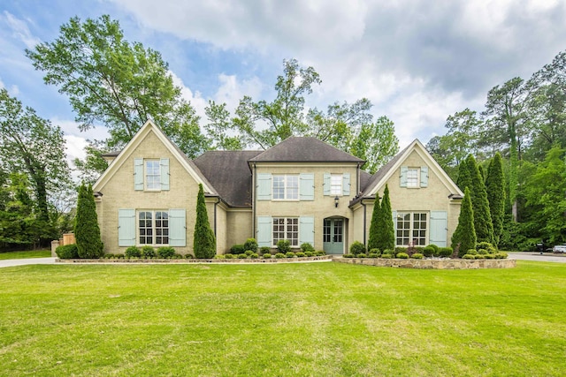 view of front of property with a front lawn
