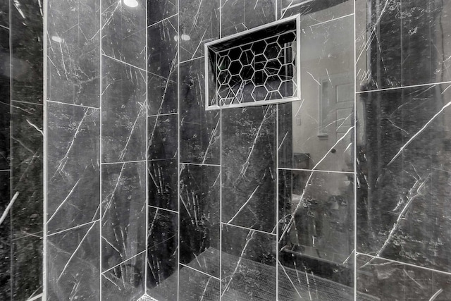 details featuring a tile shower