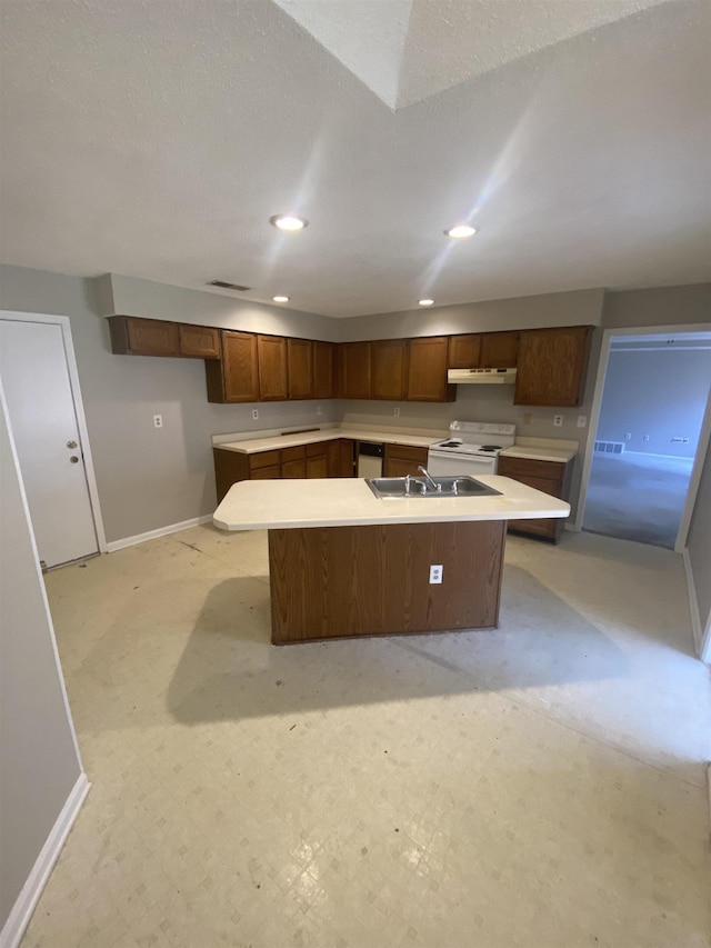 kitchen with electric range, an island with sink, recessed lighting, baseboards, and under cabinet range hood