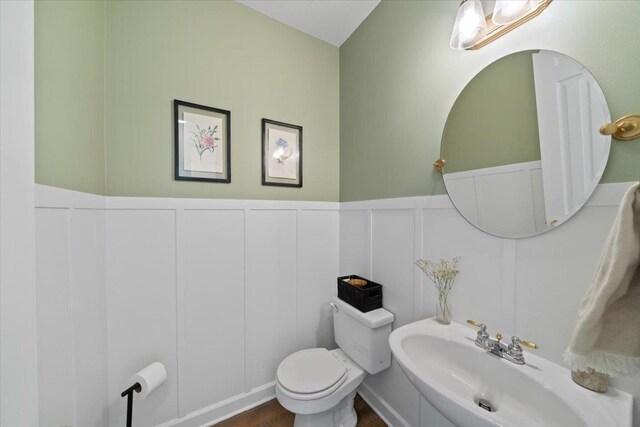 9842 Garden Pl, Collierville, TN 38139 - half bathroom with a sink, a wainscoted wall, a decorative wall, and toilet