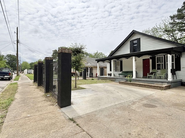 view of front of house with a porch