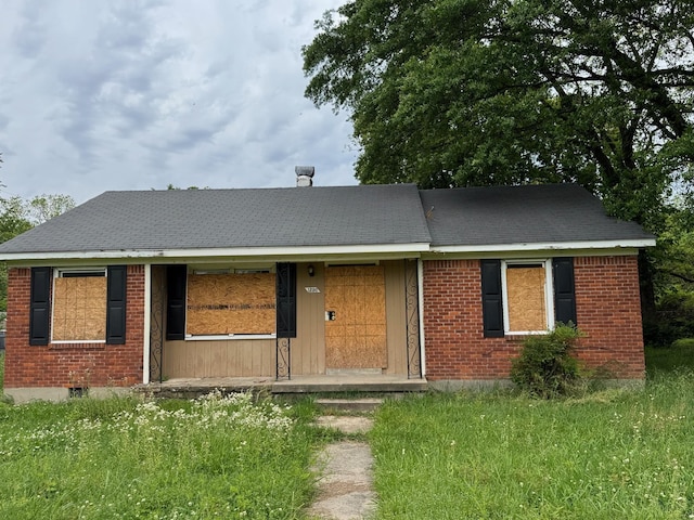 ranch-style house featuring brick siding