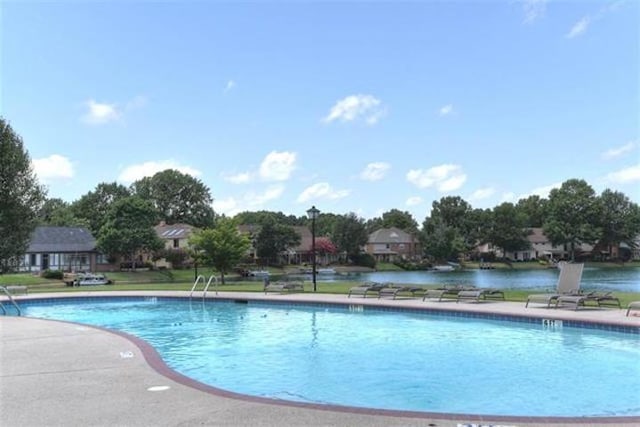 2178 E Glenalden Dr, Germantown, TN 38139 - community pool with a patio area