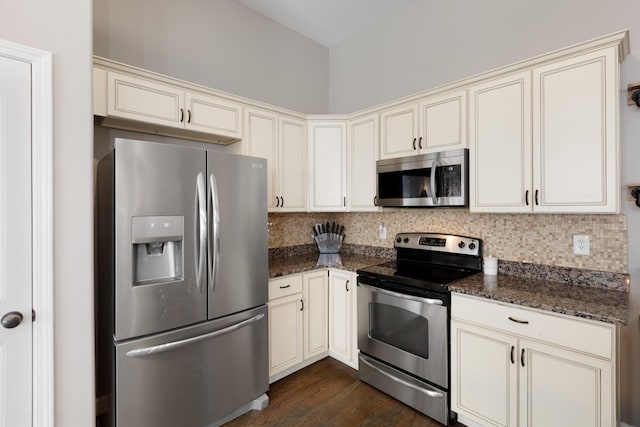 5376 Scarlet Ridge Dr, Arlington, TN 38002 - kitchen featuring tasteful backsplash, dark wood-type flooring, dark stone counters, stainless steel appliances, and cream cabinetry