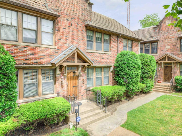 view of front of home featuring brick siding
