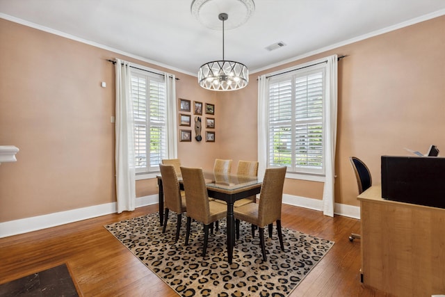 dining area with baseboards, an inviting chandelier, a wealth of natural light, and visible vents