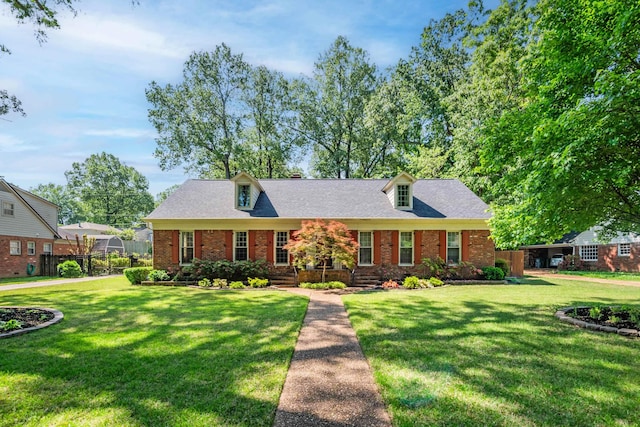 view of front of house with a front lawn and brick siding