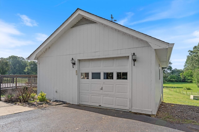 90 Shaker Dr, Senatobia, MS 38668 - detached garage featuring fence