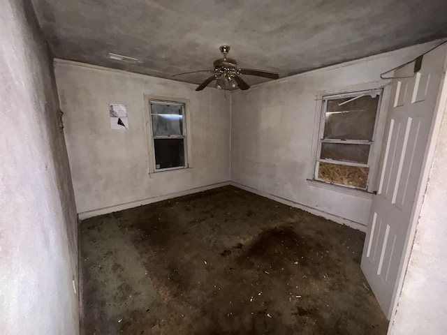 unfurnished room featuring concrete flooring and ceiling fan