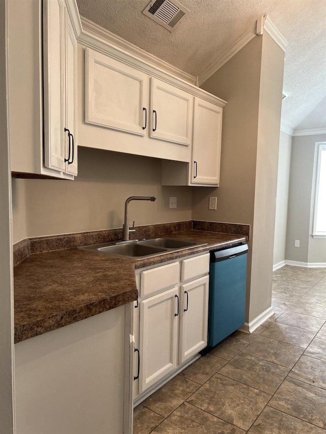 kitchen with a sink, dishwasher, a textured ceiling, visible vents, and ornamental molding
