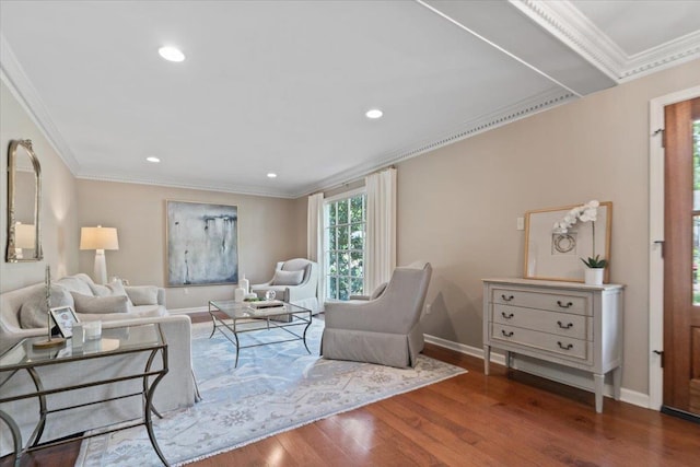 living area with baseboards, recessed lighting, wood finished floors, and ornamental molding