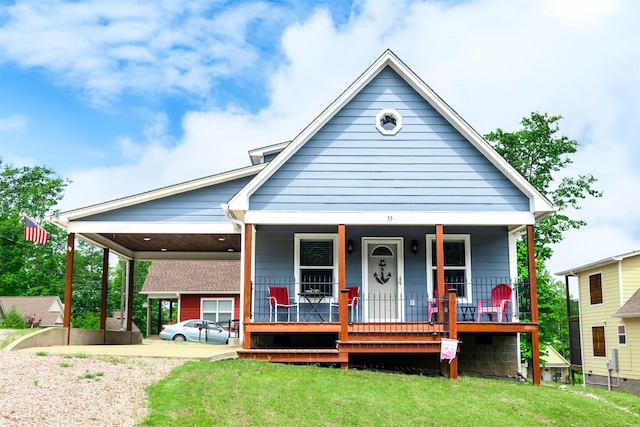view of front of property featuring covered porch and a front lawn