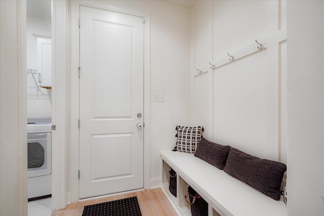 5082 Moudry Run Cv, Lakeland, TN 38002 - mudroom with washer / dryer and light wood-style flooring