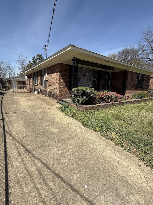 view of front facade featuring brick siding