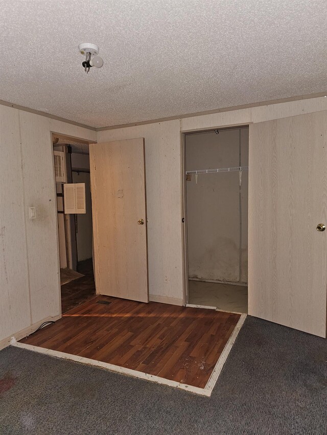 3845 Forked Deer Rd, Gates, TN 38037 - unfurnished bedroom featuring crown molding, a textured ceiling, and a closet