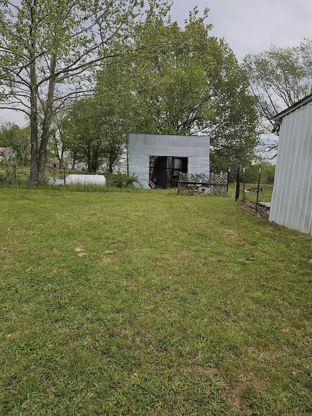 3845 Forked Deer Rd, Gates, TN 38037 - view of yard featuring a pole building and an outbuilding