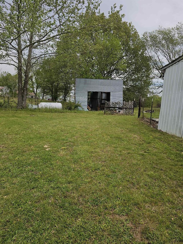 3845 Forked Deer Rd, Gates, TN 38037 - view of yard featuring a pole building and an outbuilding