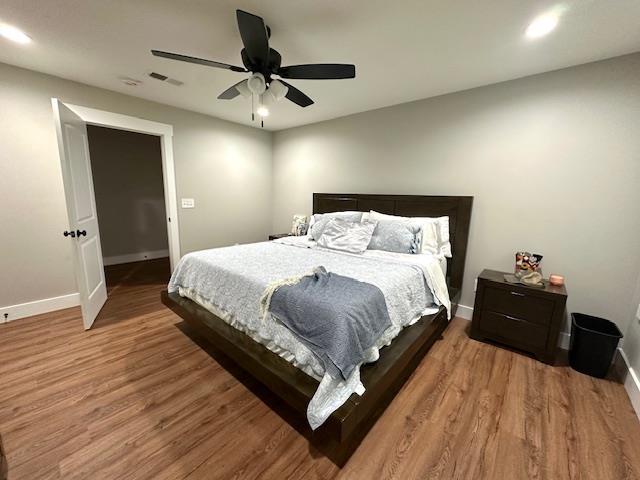 50 Melrose Cv, Savannah, TN 38372 - bedroom featuring wood finished floors, a ceiling fan, visible vents, baseboards, and recessed lighting