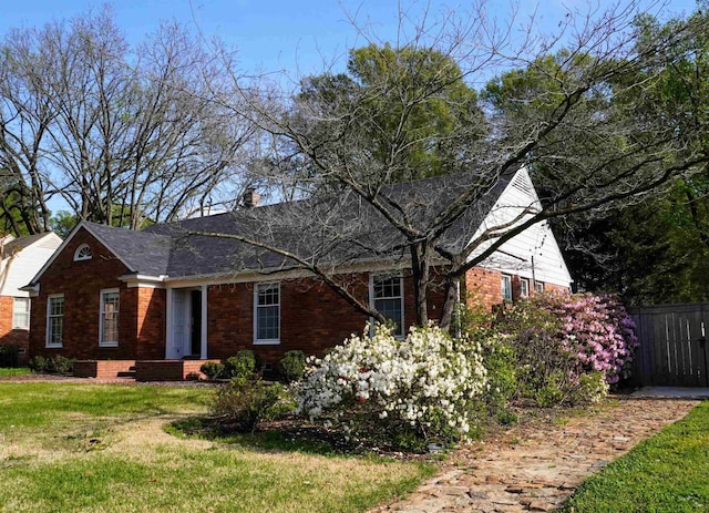 5483 Brantford Rd, Memphis, TN 38120 - ranch-style home featuring brick siding, fence, and a front yard