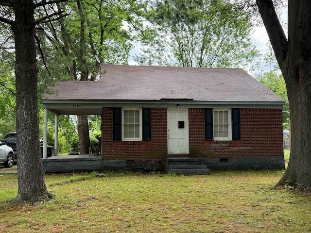 view of front facade with brick siding, crawl space, a shingled roof, and a front lawn