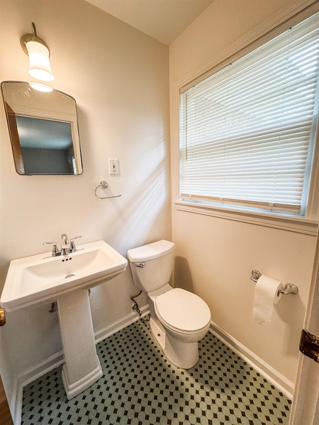 1439 Woodston Rd, Memphis, TN 38117 - half bathroom with baseboards and toilet