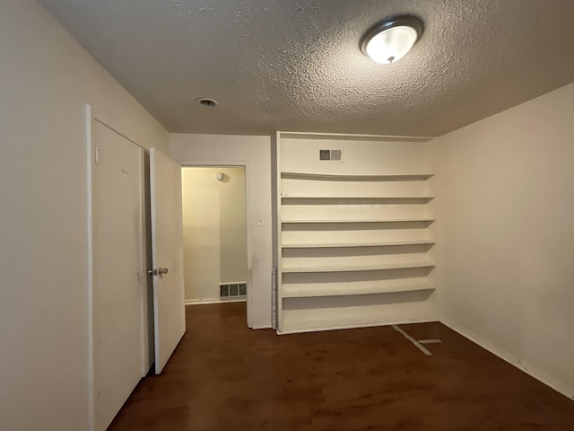4805 Northfield Cir, Memphis, TN 38128 - interior space with baseboards, a textured ceiling, and visible vents