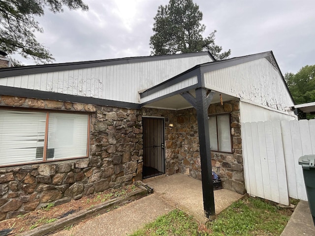 4805 Northfield Cir, Memphis, TN 38128 - view of front of home with stone siding