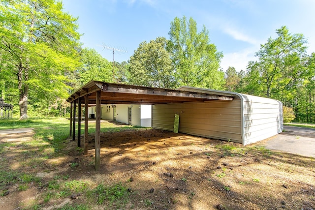 view of outbuilding
