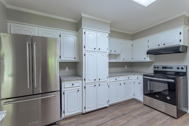 kitchen featuring white cabinets, under cabinet range hood, ornamental molding, stainless steel appliances, and light wood-style flooring