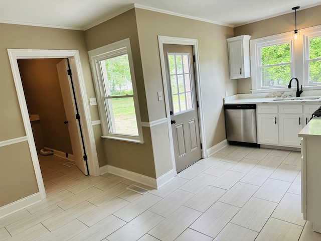 424 Tipton St S, Munford, TN 38058 - kitchen with wood finish floors, dishwasher, light countertops, baseboards, and a sink