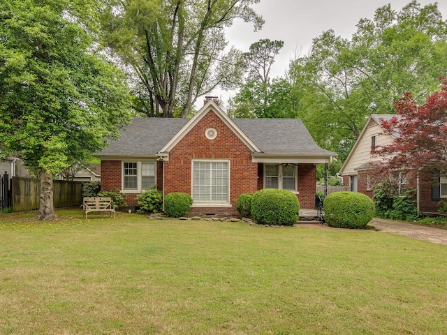 view of front of property featuring brick siding, fence, a front yard, and a porch