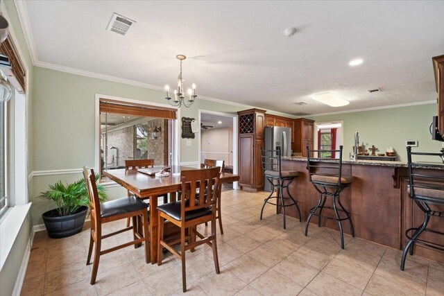 dining area with a notable chandelier, recessed lighting, baseboards, visible vents, and ornamental molding