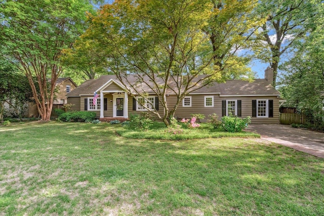 3537 Oakley Ave, Memphis, TN 38111 - ranch-style home featuring fence, a chimney, and a front yard
