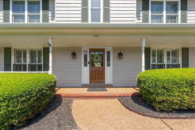 property entrance featuring a porch