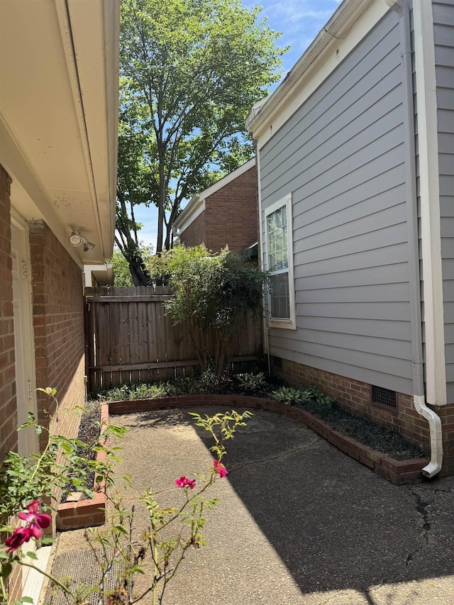 6905 Petworth Rd Unit 6905, Memphis, TN 38119 - view of side of home with fence and crawl space