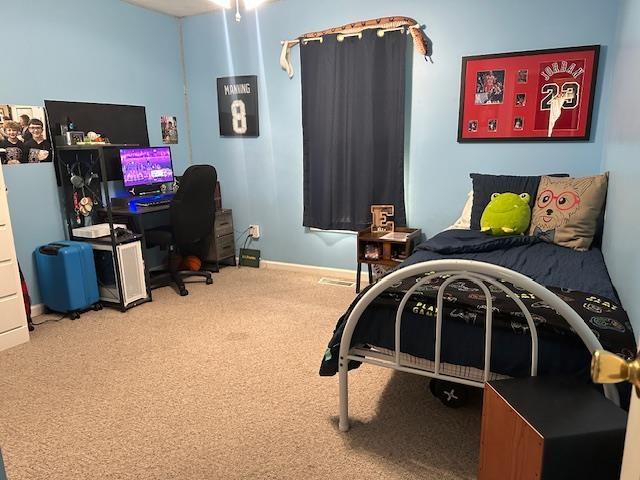85 Two Boys Rd, Savannah, TN 38372 - carpeted bedroom featuring a desk and baseboards
