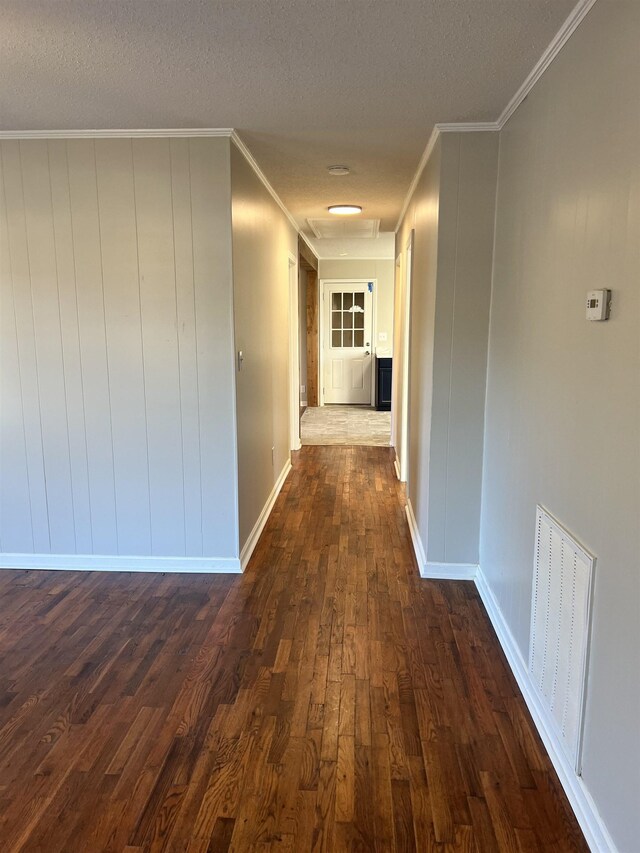 410 Pinhook Dr, Savannah, TN 38372 - corridor featuring dark wood-style floors, a textured ceiling, visible vents, and ornamental molding