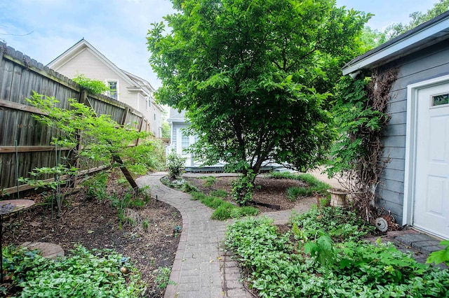 2009 Linden Ave, Memphis, TN 38104 - view of yard with fence